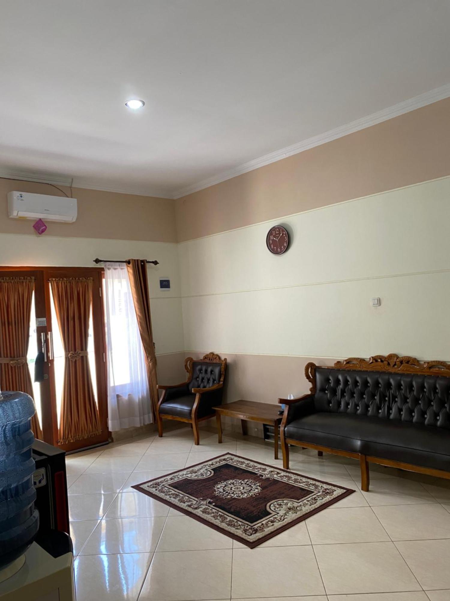 Adiputra Guesthouse 2 By Homiq Ngabean 外观 照片