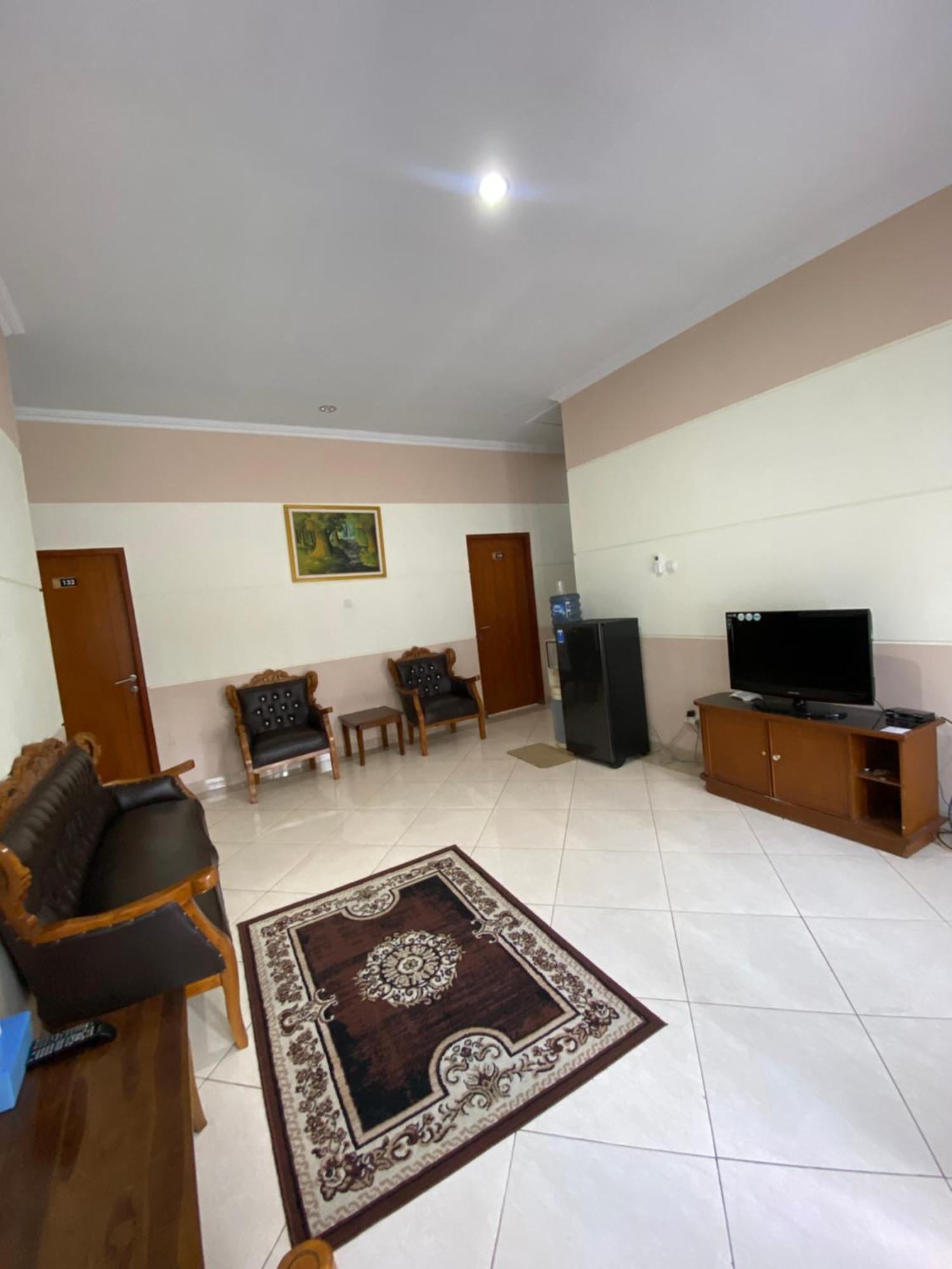 Adiputra Guesthouse 2 By Homiq Ngabean 外观 照片