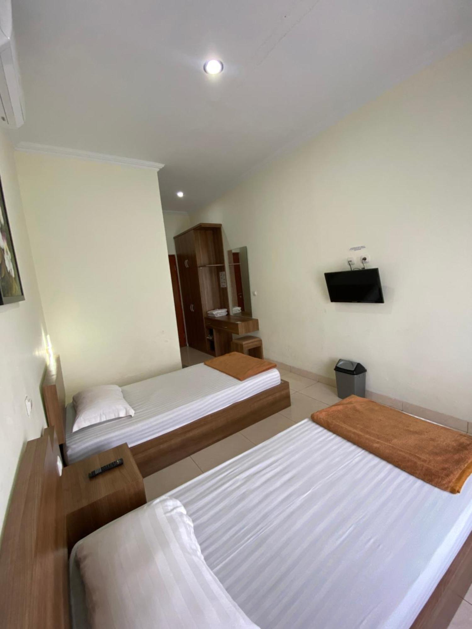 Adiputra Guesthouse 2 By Homiq Ngabean 外观 照片