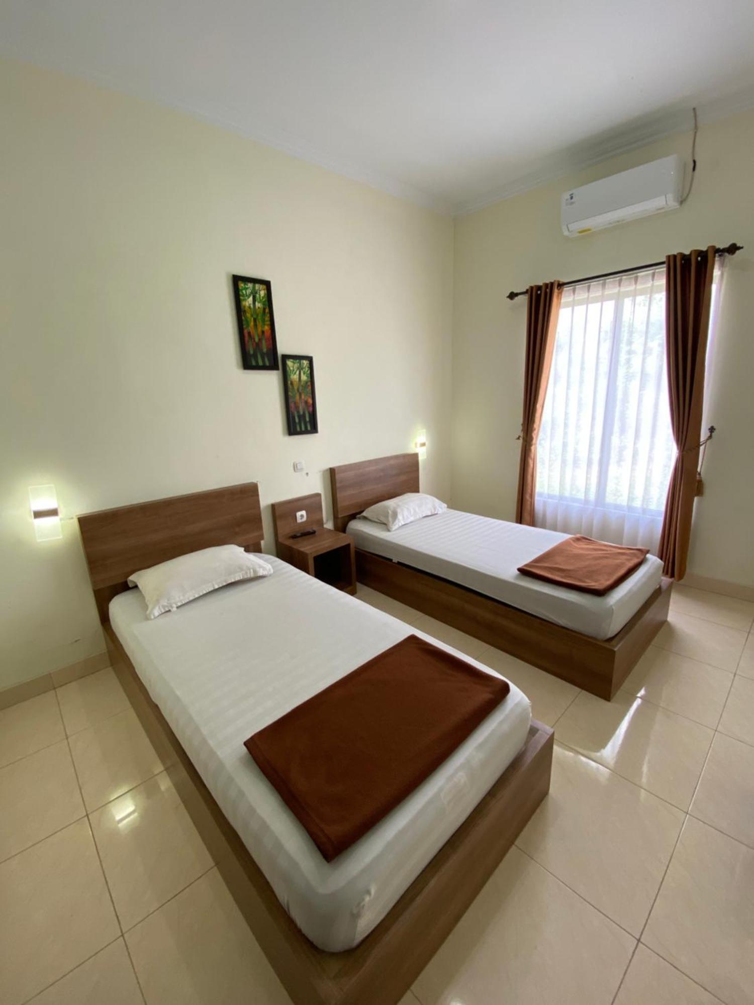 Adiputra Guesthouse 2 By Homiq Ngabean 外观 照片